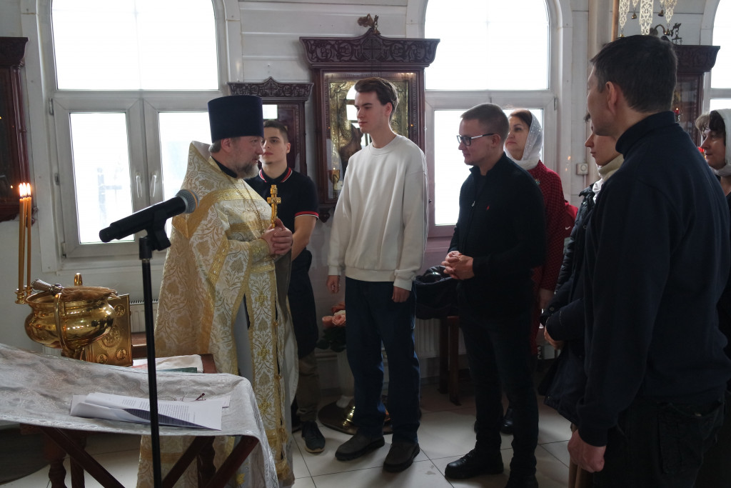 В храме Священномученика Серафима Совершен молебен для студентов перед зимней экзаменационной сессией
