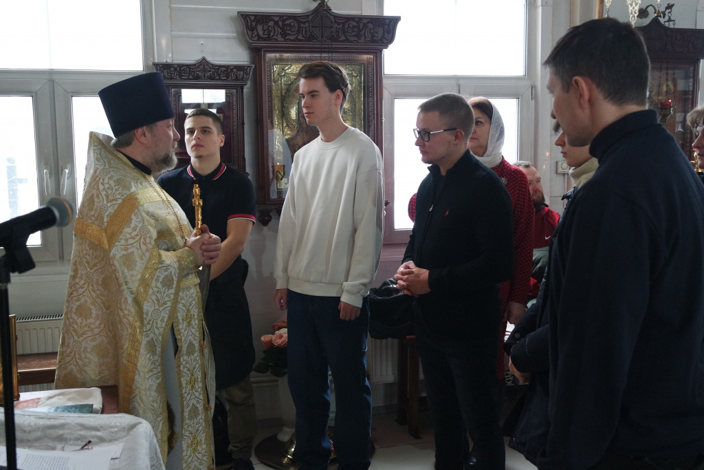 В храме Священномученика Серафима Совершен молебен для студентов перед зимней экзаменационной сессией