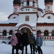 Команда воспитанников Воскресной школы храма Священномученика Серафима, митрополита Петроградского г. Москвы приняла участие в отборочном туре турнира «Своя игра»