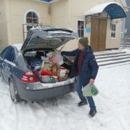 Молодежь храма священномученика Серафима, митрополита Петроградского в Южном Бутове г. Москвы приняла участие в благотворительной акции «Плечом к плечу»