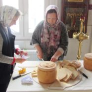 В храме священномученика Серафима, митрополита Петроградского совершен чин раздробления артоса