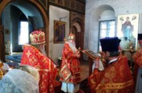 В понедельник Светлой седмицы епископ Дмитровский Феофилакт совершил Божественную Литургию в Андреевском монастыре