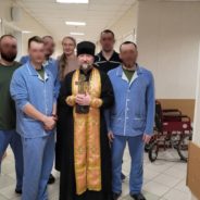 31 января настоятель храма посетил военный госпиталь.