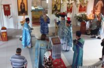 В строящемся храме Священномученика Серафима, митрополита Петроградского в Южном Бутове торжественно отметили престольный праздник временного храма–иконы Божией Матери «Неупиваемая Чаша». Епископ Дмитровский Феофилакт совершил Божественную литургию.