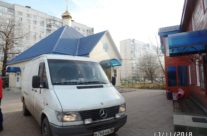 Приход храма организовал отправку вещевой помощи нуждающимся. Бесплатные обеды для бездомных.