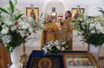 Богослужение в храме в день памяти святителя Николая  Чудотворца, святителя Максима митрополита Киевского. День тезоименитства и день рождения настоятеля храма. Акция «День милосердия и сострадания ко всем во узах темничных находящимся».