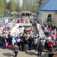 Совершен чин освящения куличей прихожанам и жителям района