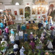 Богослужение в храме в день Святой Троицы, Пятидесятницы