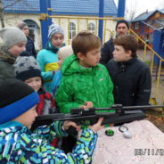 В Воскресной школе храма Священномученика Серафима, в рамках работы приходского военно — патриотического клуба «Подвиг», прошло занятие по Гражданской обороне