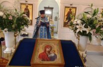 Богослужение в храме в праздник Казанской иконы Божией Матери