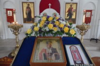 Богослужение в день памяти святителя Николая Чудотворца и святителя Максима, митрополита Киевского в храме священномученика Серафима.