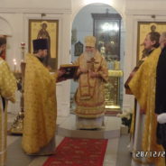 Епископ Дмитровский Феофилакт совершил Божественную Литургию в храме Священномученика Серафима, митрополита Петроградского.
