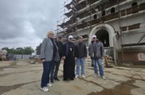 В храме священномученика Серафима, митрополита Петроградского прошло совещание по строительству. Началась подготовка по устройству кровли на крыше храма.