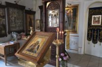 Прихожане и воспитанники Воскресной школы храма Священномученика Серафима, митрополита Петроградского совершили чтение Акафиста священномученику Серафиму