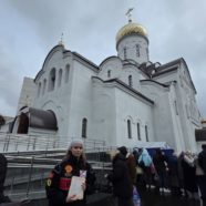 В Великую Субботу Страстной седмицы в храме священномученика Серафима совершен чин освящение пасок и куличей прихожанам и жителям района Южное Бутово