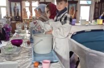 18 и 19 января на Праздник Богоявления Господня прихожане храма, молодежный актив, воспитанники Воскресной школы раздавали Святую воду. Фотографии.