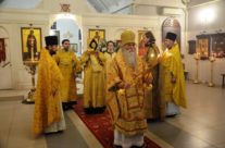 Епископ Дмитровский Феофилакт совершил Божественную литургию в храме Священномученика Серафима, митрополита Петроградского в Южном Бутово г. Москвы