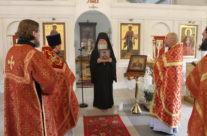 Епископ Дмитровский Феофилакт совершил Божественную Литургию в храме Священномученика Серафима, митрополита Петроградского.