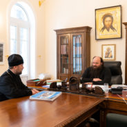 Председатель ФХУ епископ Парамон провел встречу с настоятелем храма сщмч. Серафима