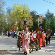 Крестный ход к памятнику воинам, погибшим в Великой Отечественной Войне 1941-1945 г.г.