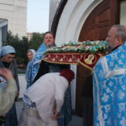В храме священномученика Серафима совершена утреня с чином погребения Плащаницы Пресвятой Богородицы