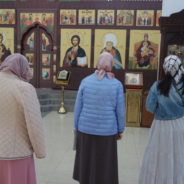 Прихожане храма Священномученика Серафима, митрополита Петроградского совершили чтение Акафиста священномученику Серафиму