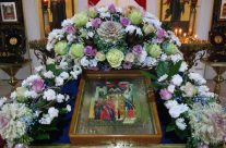 Богослужение в храме священномученика Серафима в праздник Введения во храм Пресвятой Богородицы