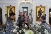 В Великую среду Страстной седмицы в храме Священномученика Серафима совершена последняя в этом году Литургия Преждеосвященных Даров