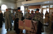 В канун пятницы Страстной седмицы совершена утреня с чтением двенадцати Страстных Евангелий в храме Священномученика Серафима