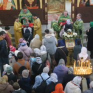 Богослужение в храме Священномученика Серафима в праздник Входа Господня в Иерусалим