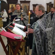 В канун Великой пятницы Страстной седмицы совершена Утреня с чтением двенадцати Страстных Евангелий в храме Священномученика Серафима