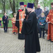 Прихожане храма священномученика Серафима, митрополита Петроградского почтили память погибших бутовчан, не вернувшихся с Великой Отечественной Войны 1941-1945 гг. у Памятника — обелиска