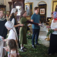 В день Святой Троицы в храме священномученика Серафима прошли миссионерские акции