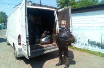 Приходом храма священномученика Серафима отправлена гуманитарная помощь нуждающимся, благотворительные обеды для бездомных.