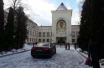 Святейший Патриарх Кирилл вручил церковную награду настоятелю храма иерею Максиму Глухих