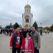 От храма Георгия Победоносца до Поклонной горы прошёл традиционный братский крестный ход и 5-летний юбилейный молебен.