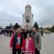 От храма Георгия Победоносца до Поклонной горы прошёл традиционный братский крестный ход и 5-летний юбилейный молебен.