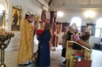 Богослужение в храме священномученика Серафима в  в день празднования перенесение мощей блгв. кн. Александра Невского, обретение мощей блгв. кн. Даниила Московского